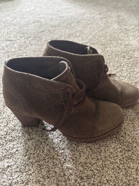 Clarks Women's Brown Suede Lace-Up Ankle Booties